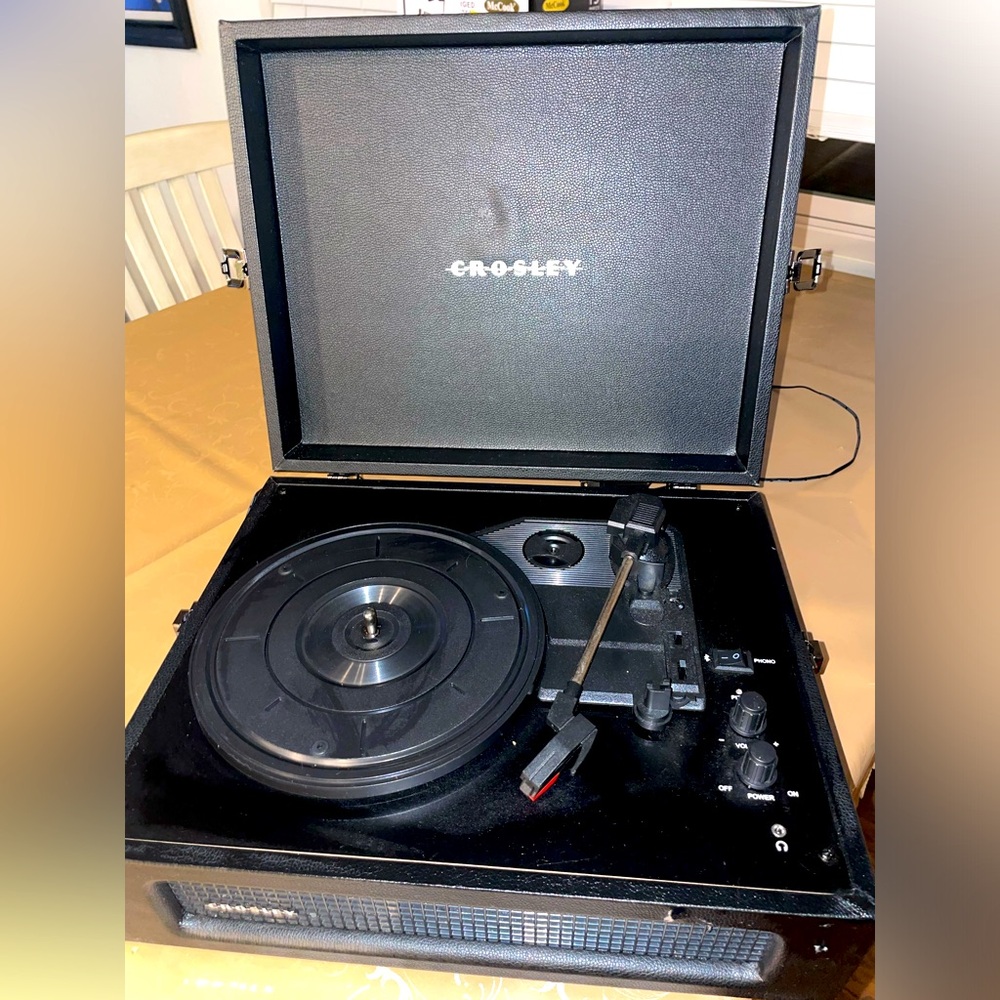 Crosley vinyl record player with Bluetooth